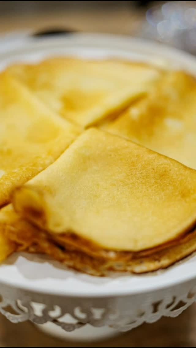 À La Maison Trébeurden, les crêpes sont faites maison et c’est Julien qui est aux fourneaux.

Maître crêpier, il prépare celles que vous pouvez notamment savourer au petit déjeuner. 🥞

Nous avons hâte de vous accueillir à nouveau dès le 1er avril.
En attendant… belle Chandeleur à tous !

#faitmaison #chandeleur #saveursbretonnes #crepesmaison #LaMaisonTrebeurden