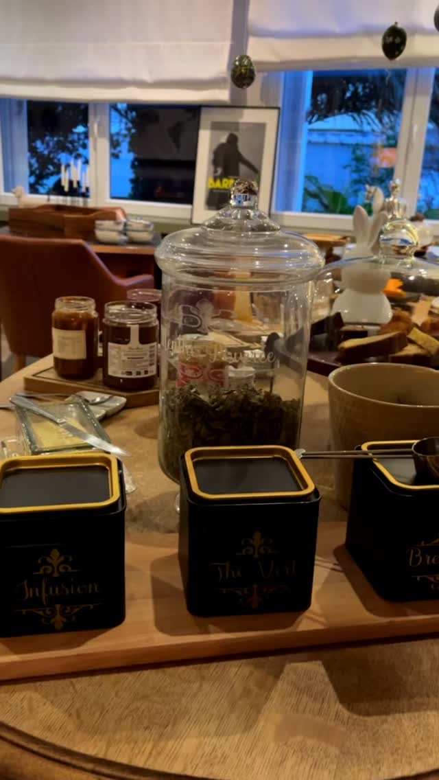 Prêts à reprendre les sentiers du GR34 en Bretagne mais avant profitez de notre petit-déjeuner “fait maison” ?! De quoi faire le plein d’énergie pour la journée !
@julilou1 vous concocte tous les matins de quoi vous donner le sourire et il y en a pour tout le monde : sucré, salé, sans gluten même vegan !!!
Servi de 7:30 à 10:00 tous les jours.

#bretagne #lamaisontrebeurden #hotel #breakfast #cotedegranitrosetourisme