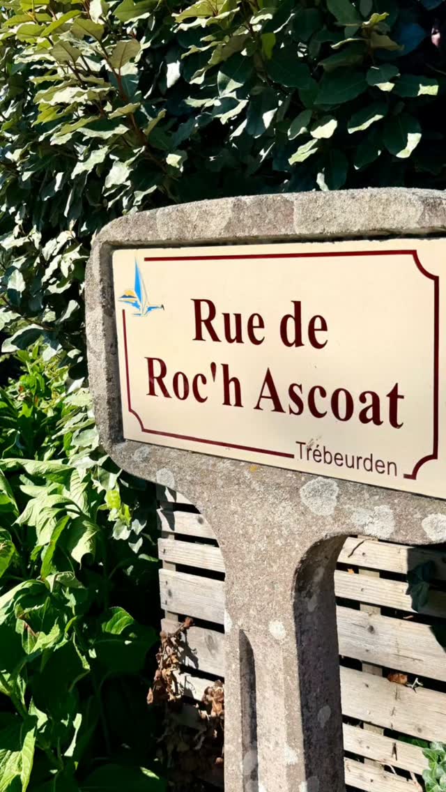 À Roc'h Ascoat, le temps s'écrit dans le granit depuis près de 300 millions d'années.

Un paysage façonné par la nature, à quelques minutes seulement de @lamaisontrebeurden.

#Trébeurden #CôteDeGranitRose #BretagneTourisme #ExploreBretagne #LaMaisonTrébeurden